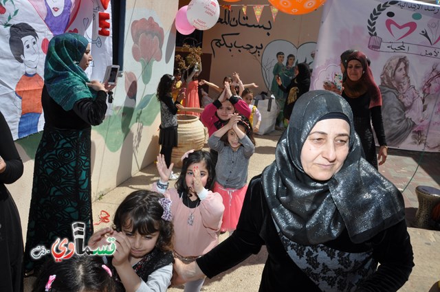 كفرقاسم – فيديو: بساتين الامل, السلام , والمحبة تحتفل بعيد الام على انغام عمو انس وجوقته ..